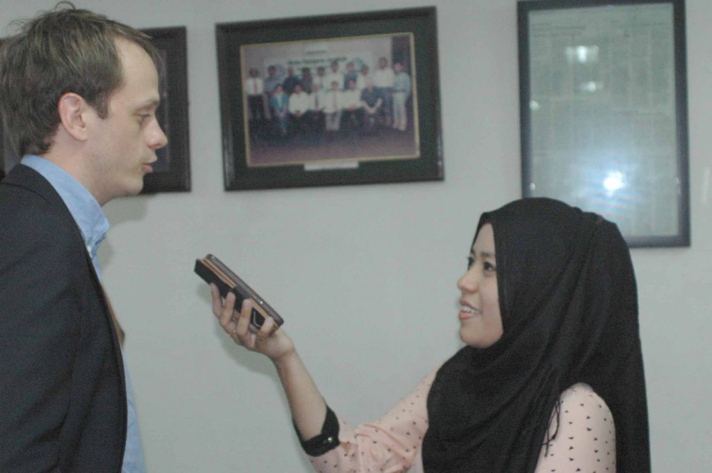 LPDS opens climate travel workshop Radio reporter Marga Rahayu, RRI, Samarinda,interviews Kristian Jul Rosjo, first secretary political and trade affairs, Norwegia.