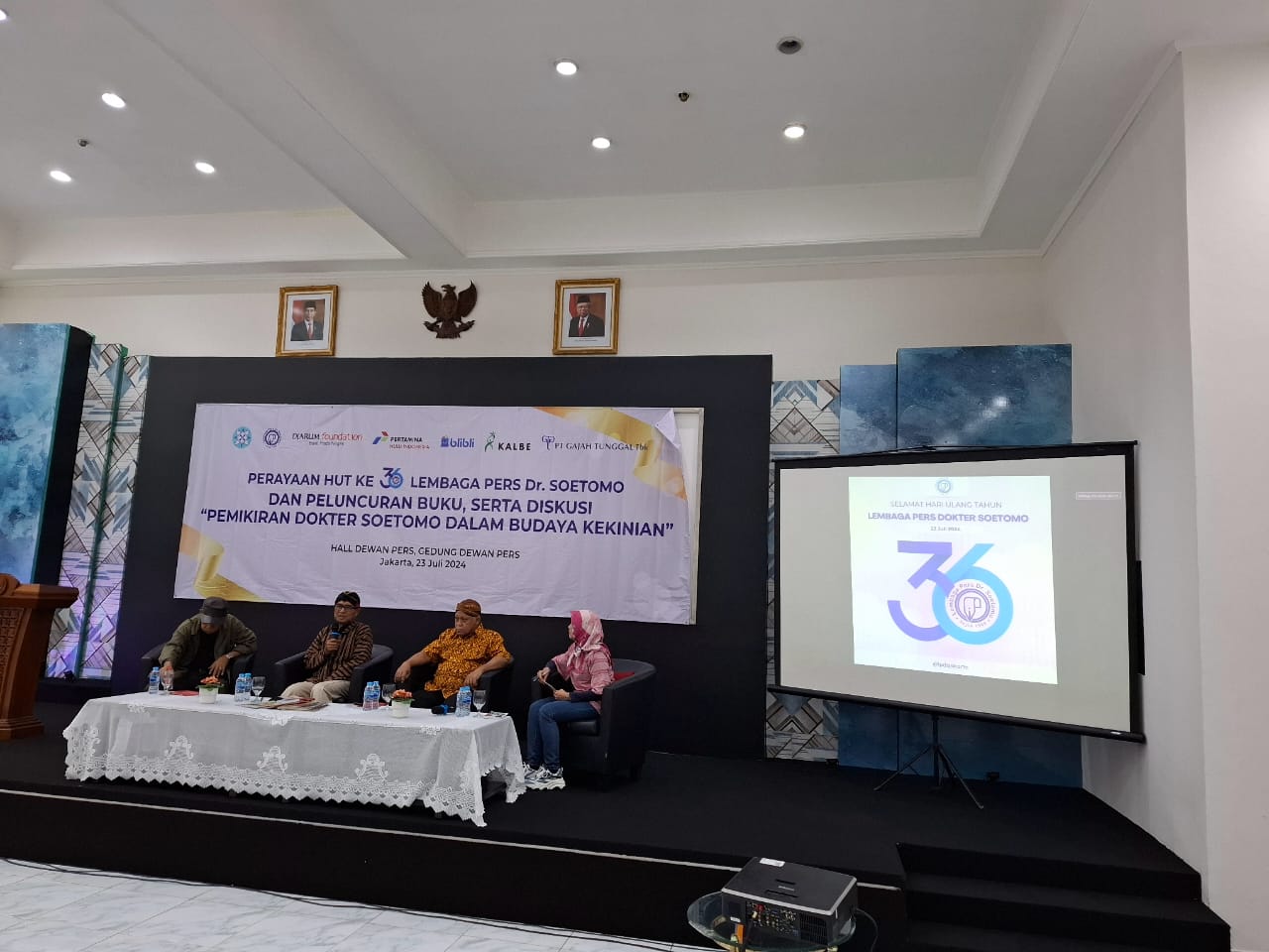 kiri-kanan: Mohamad Sobary, Elik Susanto, Habimono. K. Koesoebjono