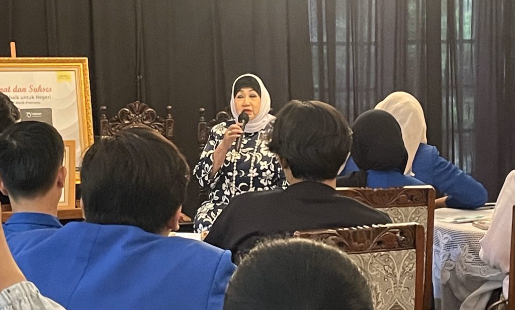 Sebuah Perjalanan Bersama Dewi Motik